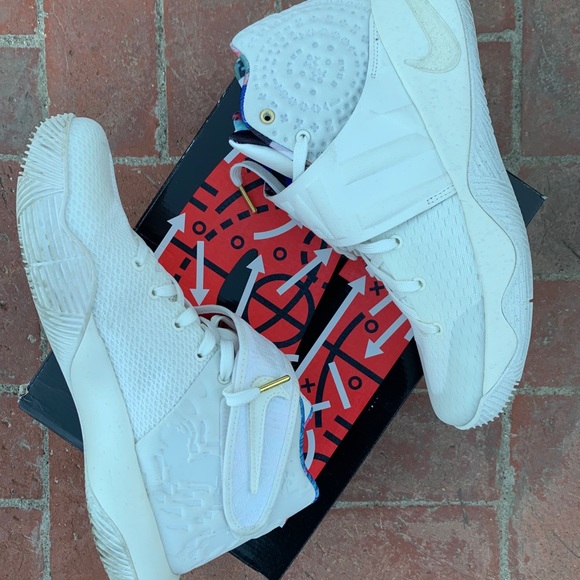 Kyrie 2 - ‘What The’ - Picture 2 of 11